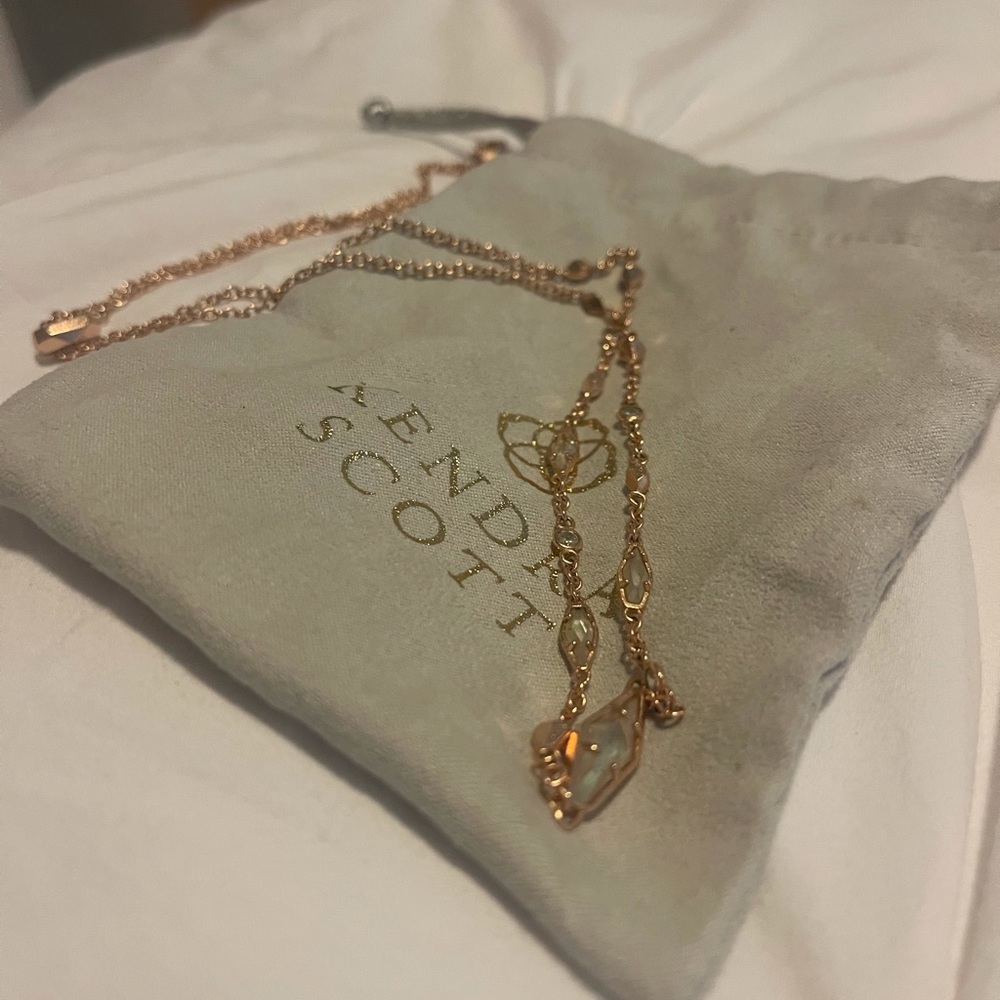 EUC Adjustable Rose Gold Kendra Scott Necklace